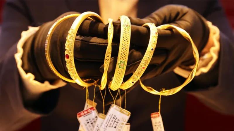 A woman in China bought a gold bar from online but instead received a fake.