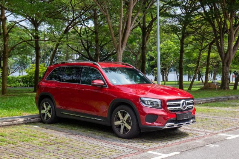 Cruise in Style: Find the Perfect Car for Your Singapore Adventure 