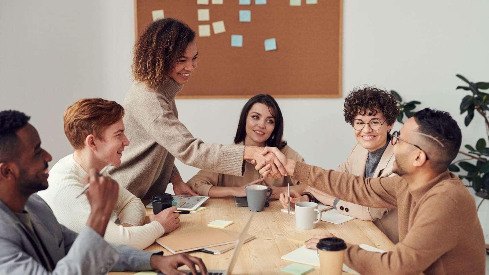 An image showing a salesperson collaborating with other team members