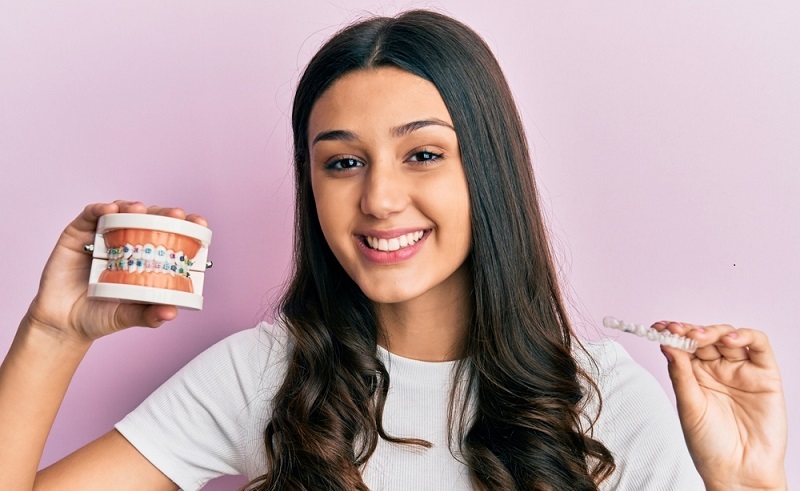 What are the Pros and Cons of Aligners and Braces?
