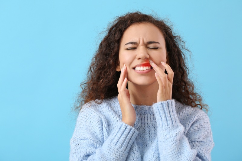 What are the differences between gingivitis and periodontitis