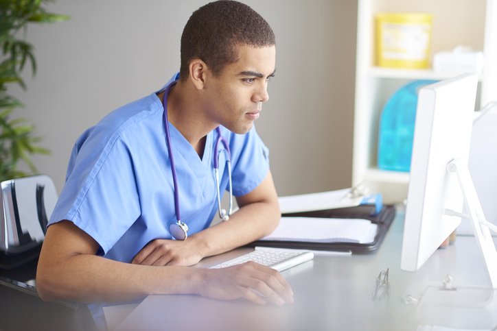 Online vs In-Person OET Preparation: What's Right for You?