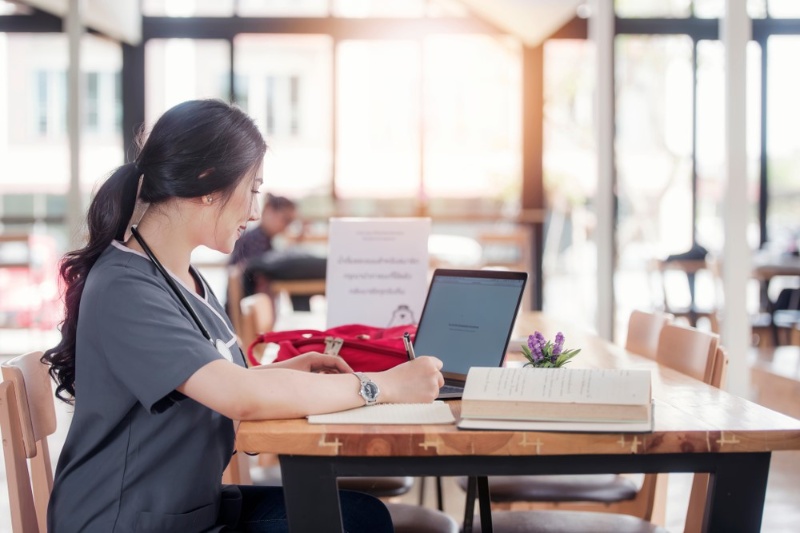 OET for Medical Professionals: Advancing Your Career Through English Proficiency