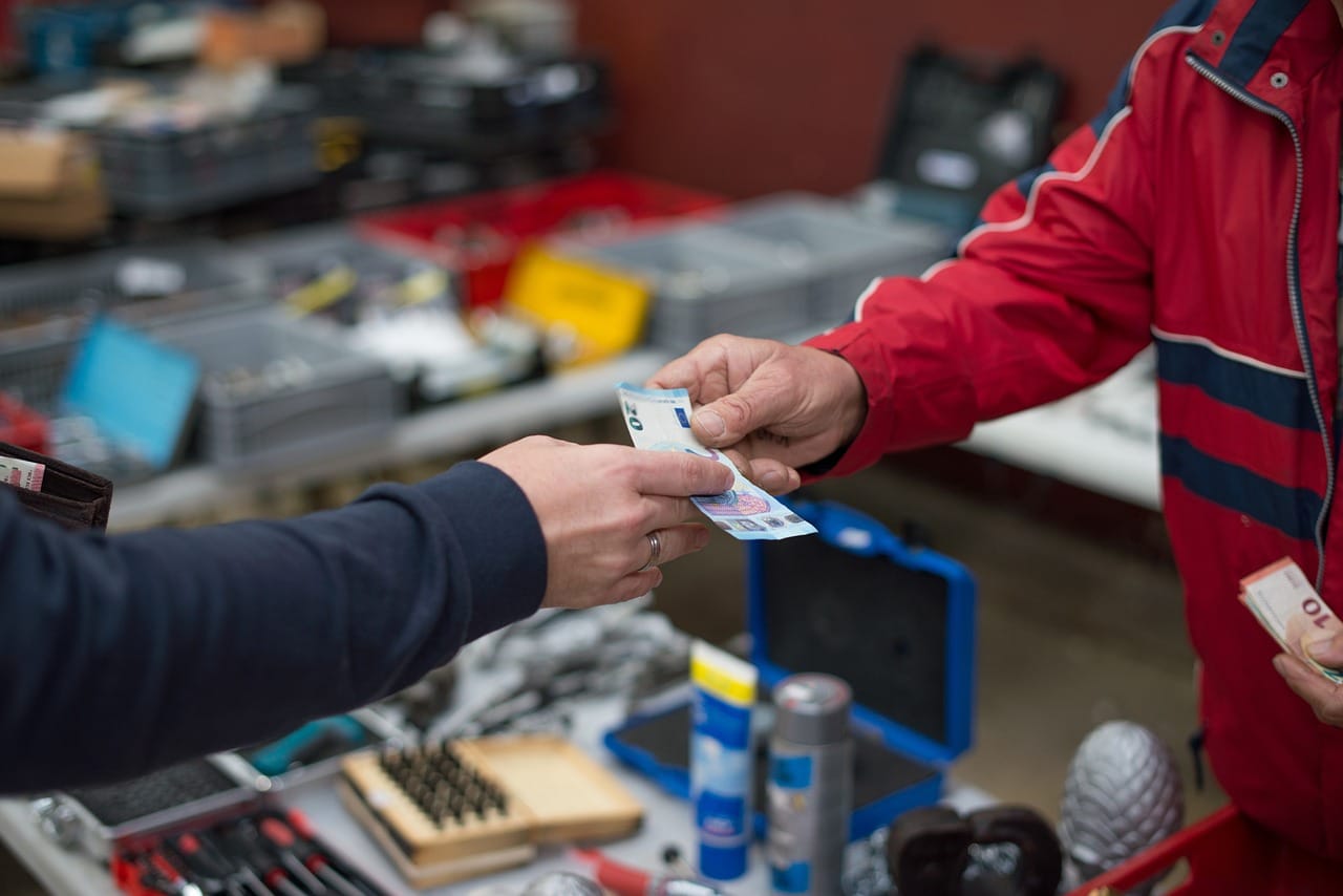 Breaking into Entry-Level Tech Sales: A Comprehensive Guide 