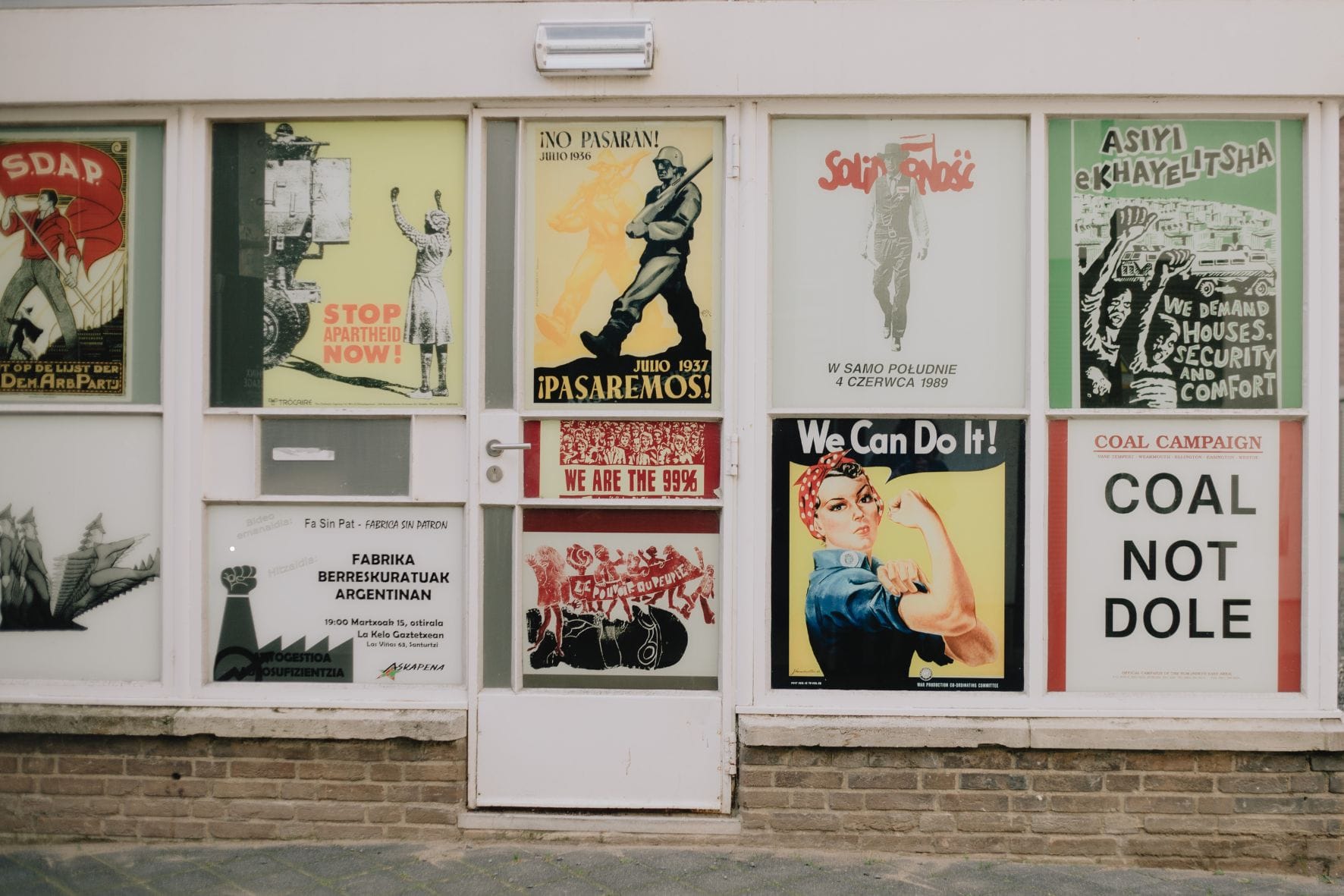 Posters readable from distance