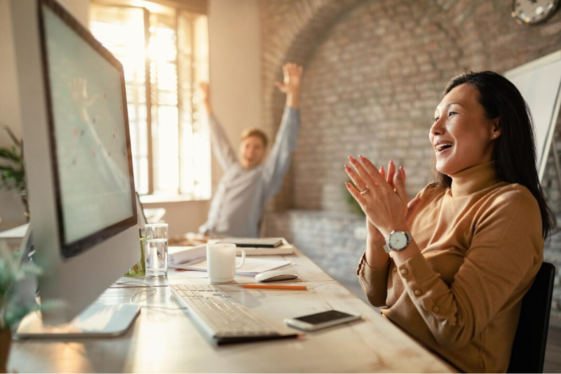 What Should A New Hire Welcome Kit Contain?