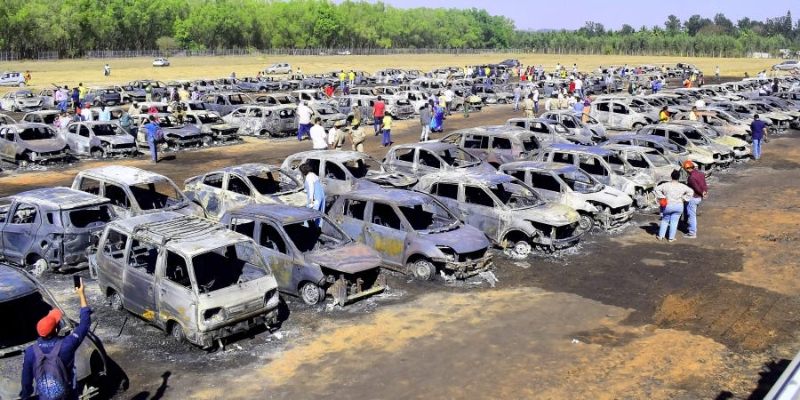Driven out of danger: Driver saves lives of a mother and four-year-old at the Aero show fire break…