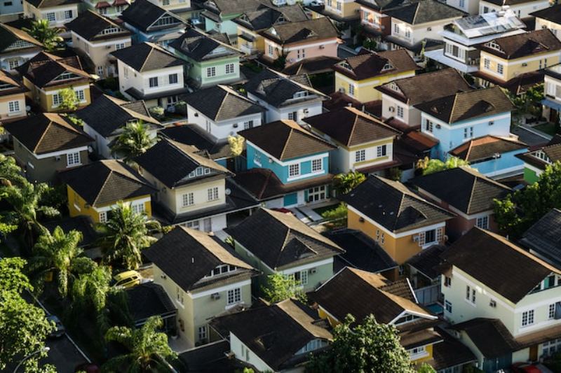 What elements are essential in a comprehensive estate business plan?