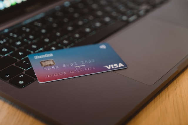 How to handle recurring payments with expired credit cards effectively?