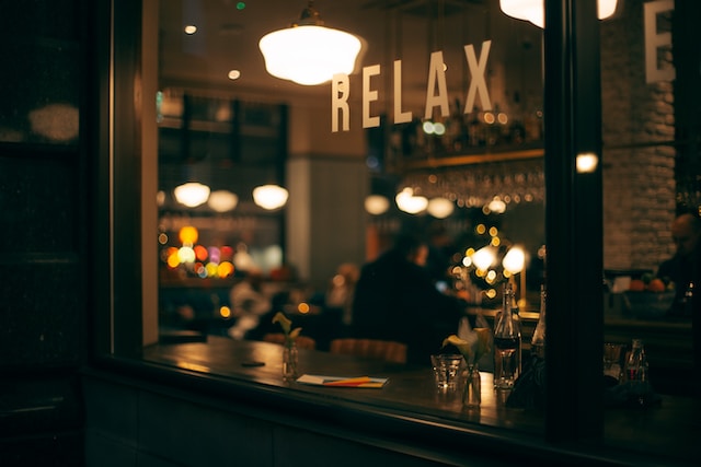 How can cafes leave lasting impressions on their customers?