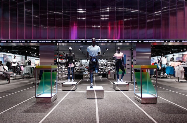 What strategies lead to a successful retail business plan?