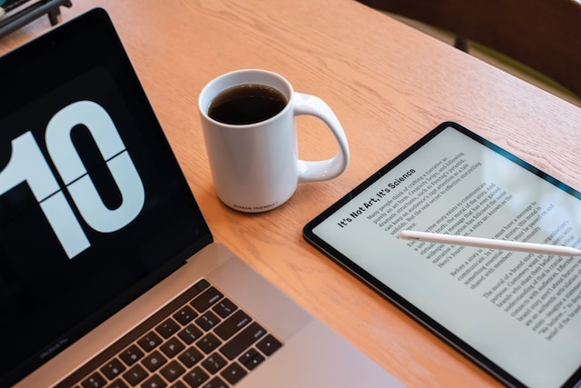 What are the best tech and E-book platforms for modern bookstores?