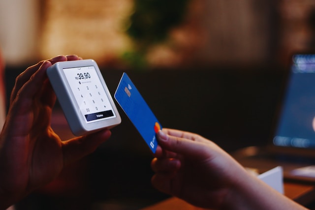 How can you effectively utilize a recurring payments platform?