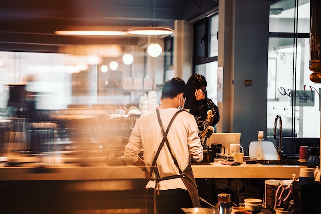 How can cafes achieve maximum ROI through effective marketing?