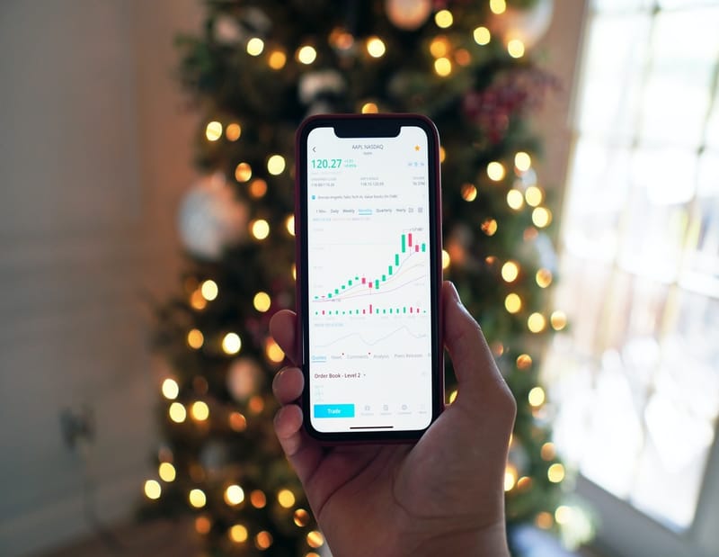 Choosing Between Active and Passive Investing: A Comprehensive Guide