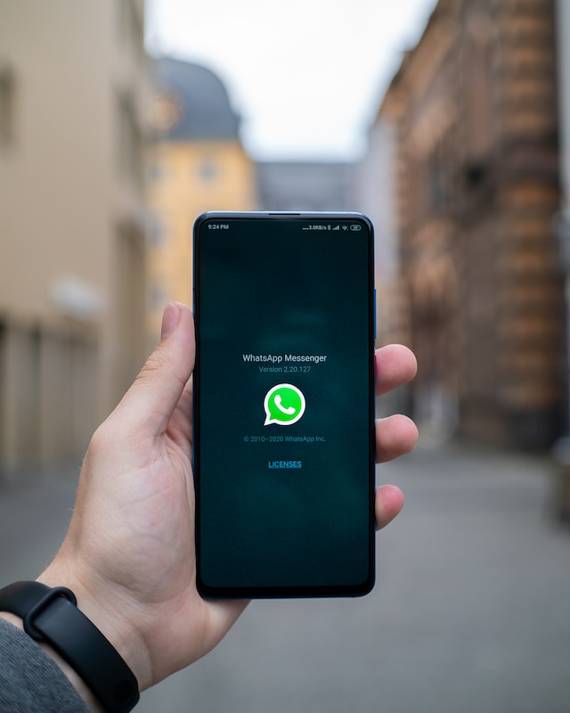 Understanding different types of WhatsApp accounts: Personal, Business, and API