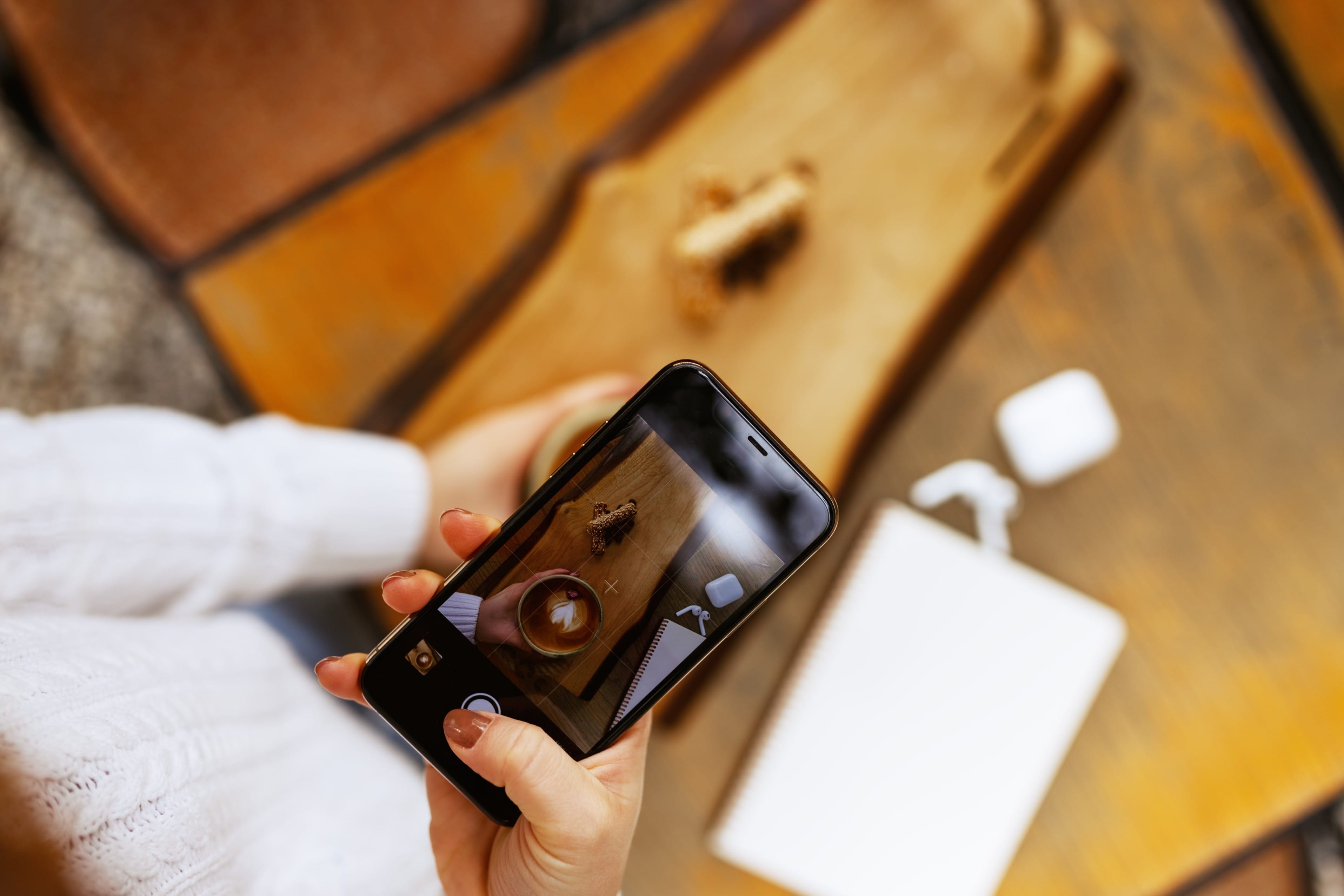 Augmented Reality (AR): Defination, Types, Uses, Trends, Examples
