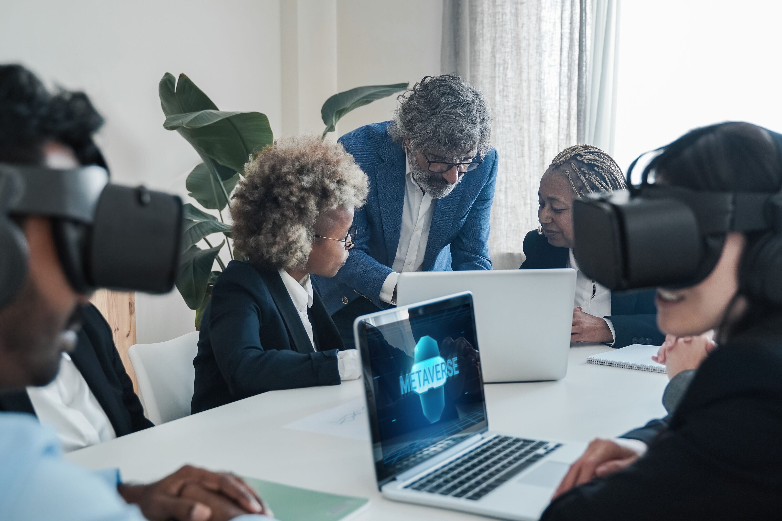 5 AR, MR, and VR Use Cases in Banking
