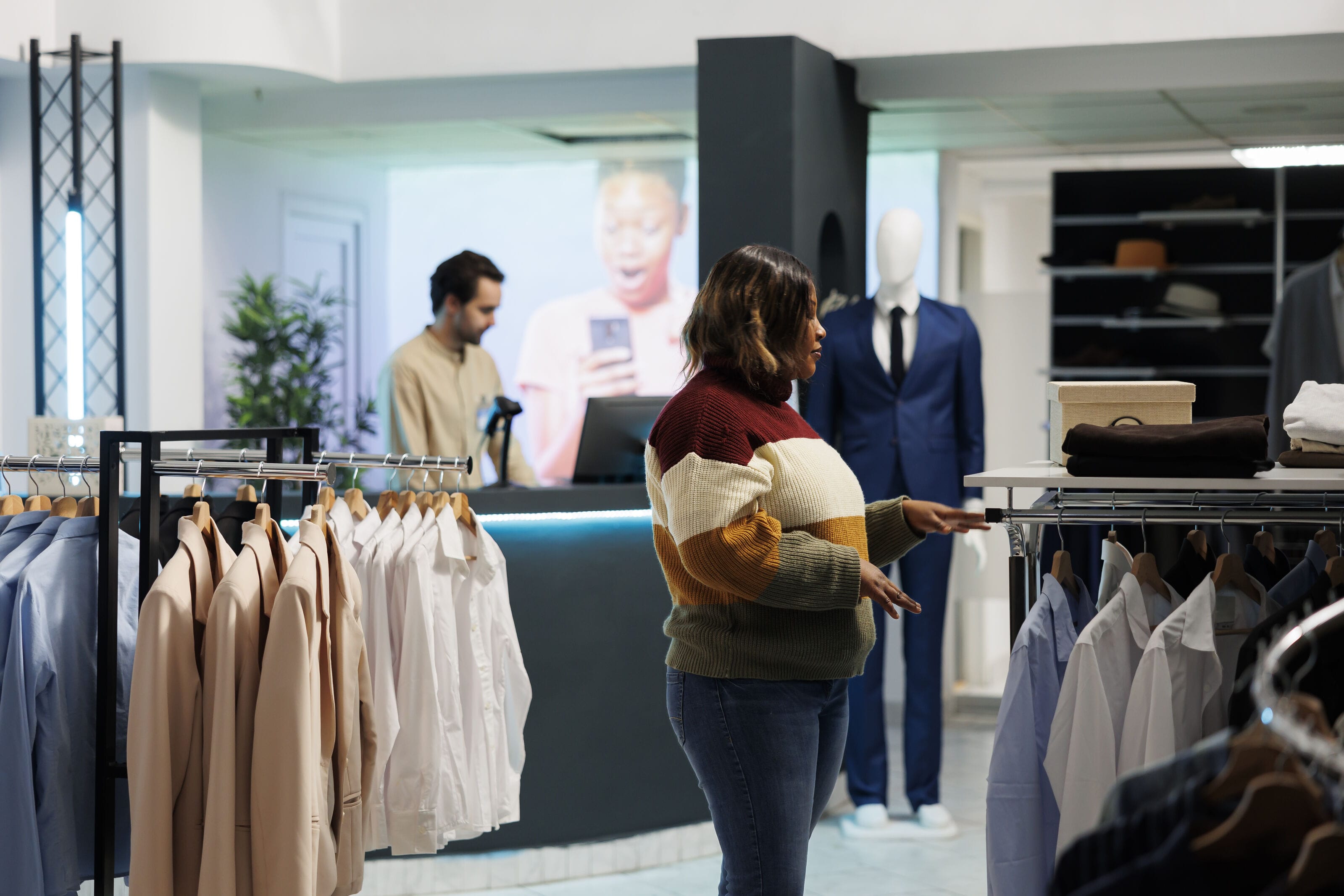 Consumer Behaviour in Mixed Reality Shopping
