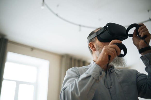 Extended Reality in Healthcare: Benefits, Applications & Future of XR in Medicine
