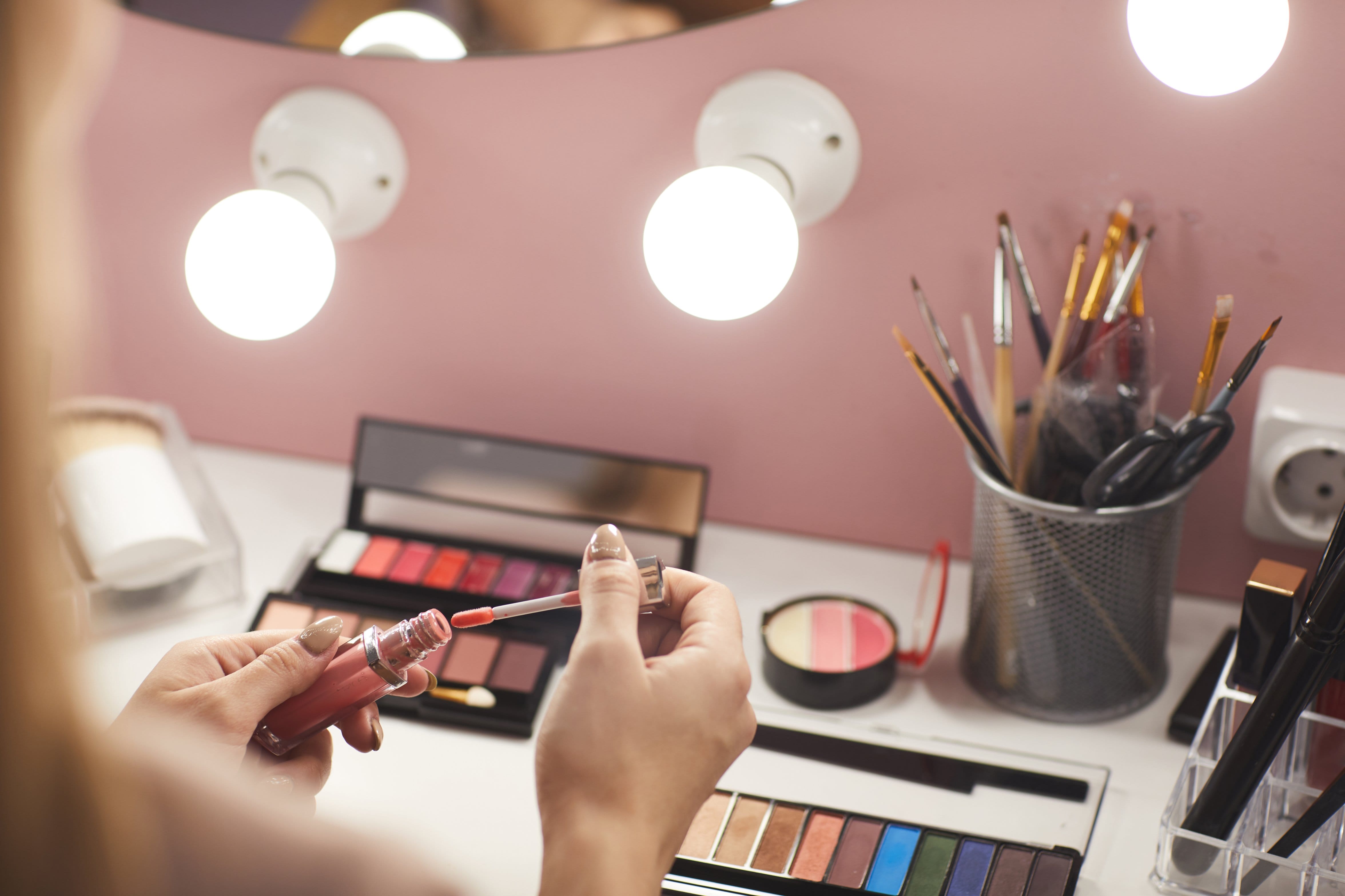 How Beauty Players Can Scale Gen AI and MR in 2025
