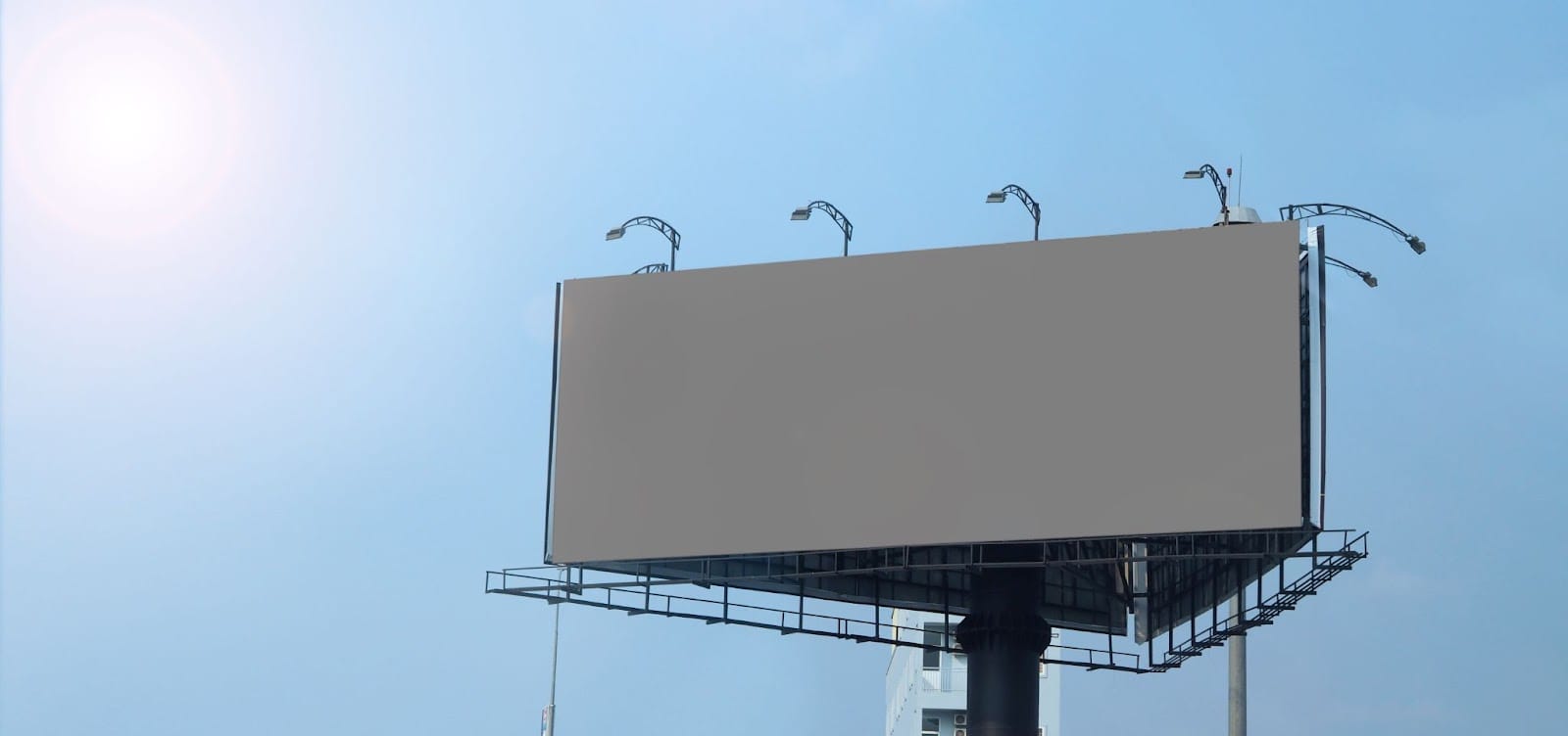 Mixed Reality vs Traditional Advertising: Which Offers a Better ROI?
