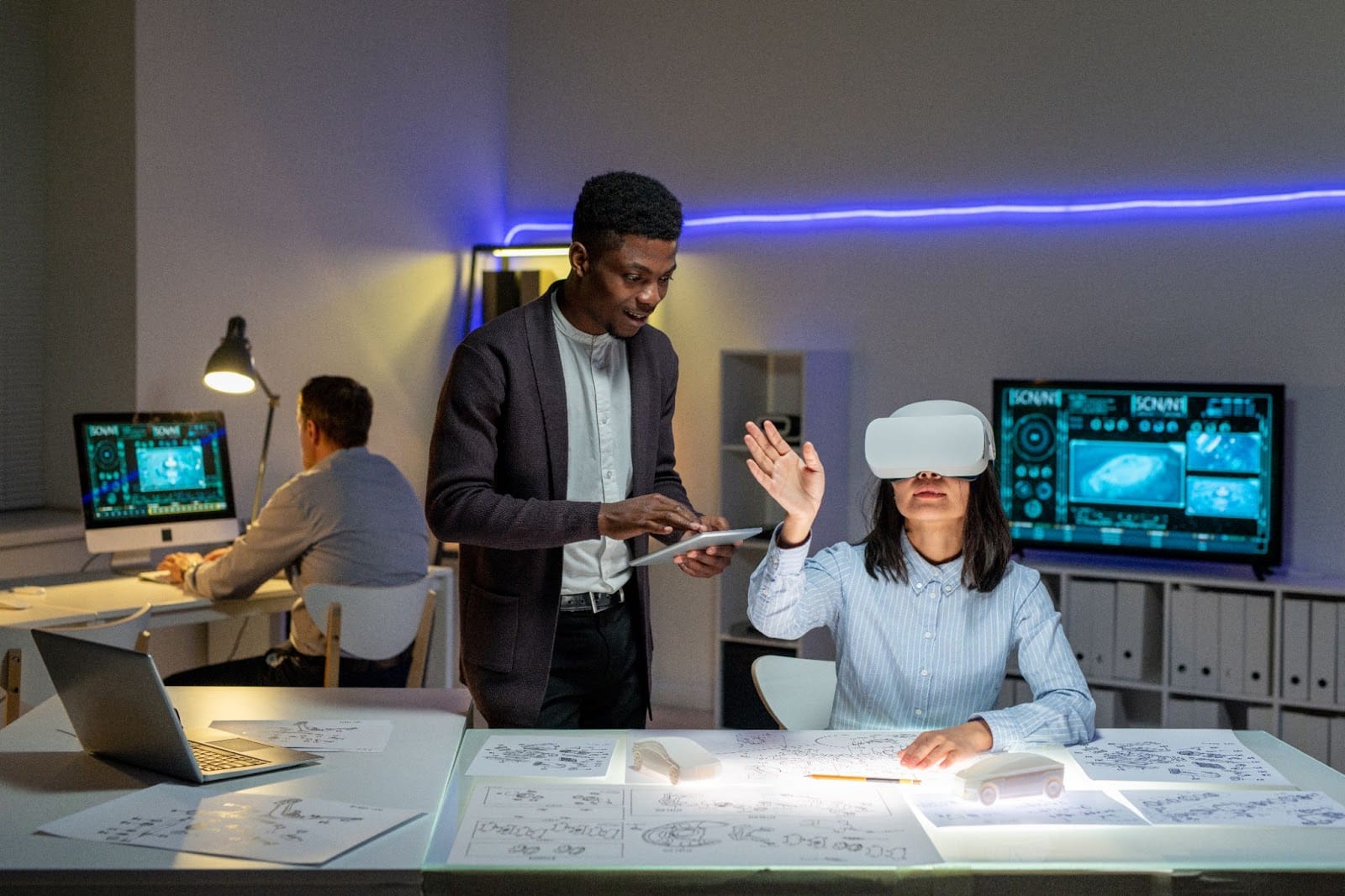Augmented Reality (AR) in Marketing: Redefining Brand Engagement
