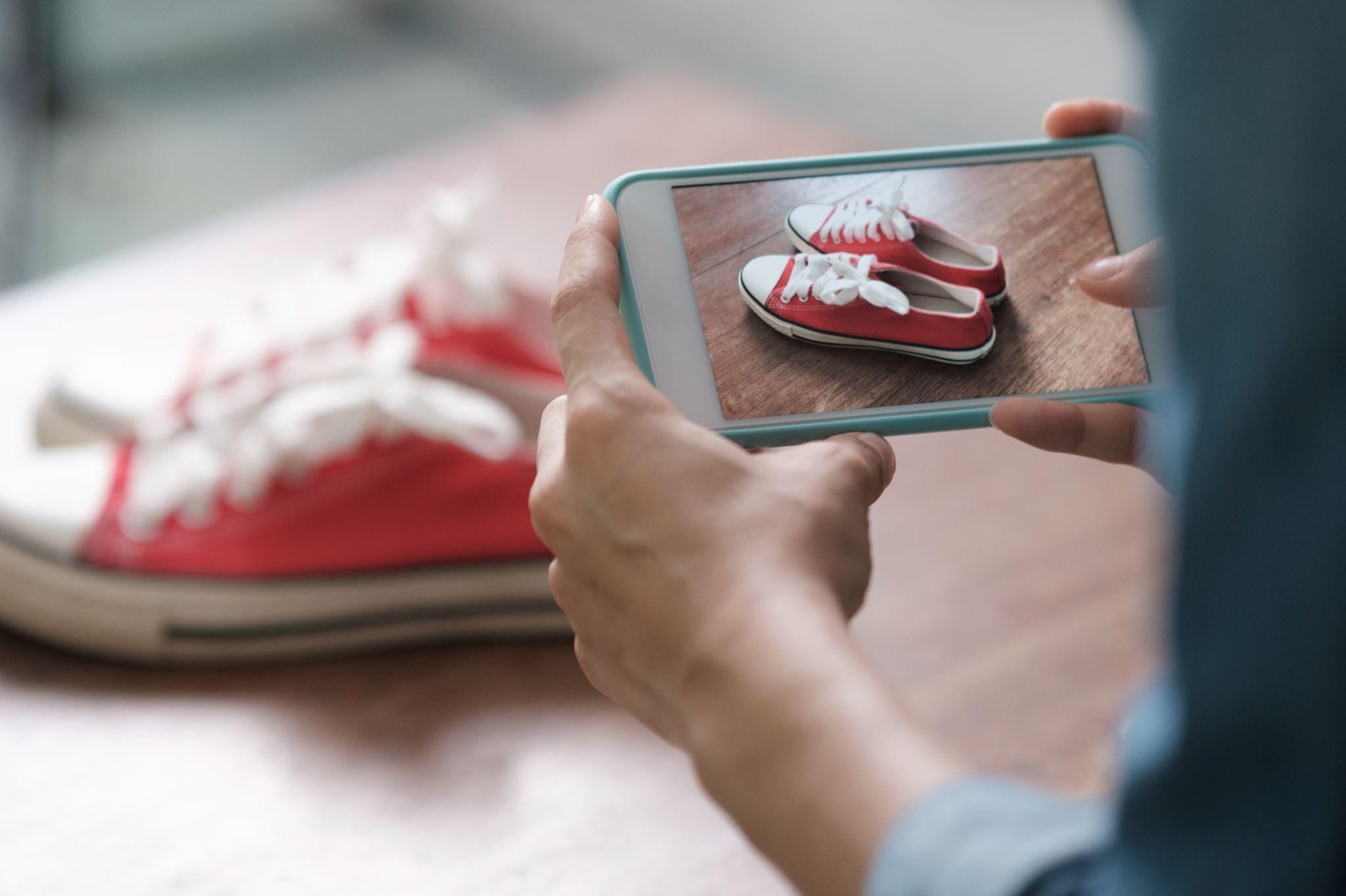 The Role of AR in Digital Advertising: Enhancing Click-Through Rates
