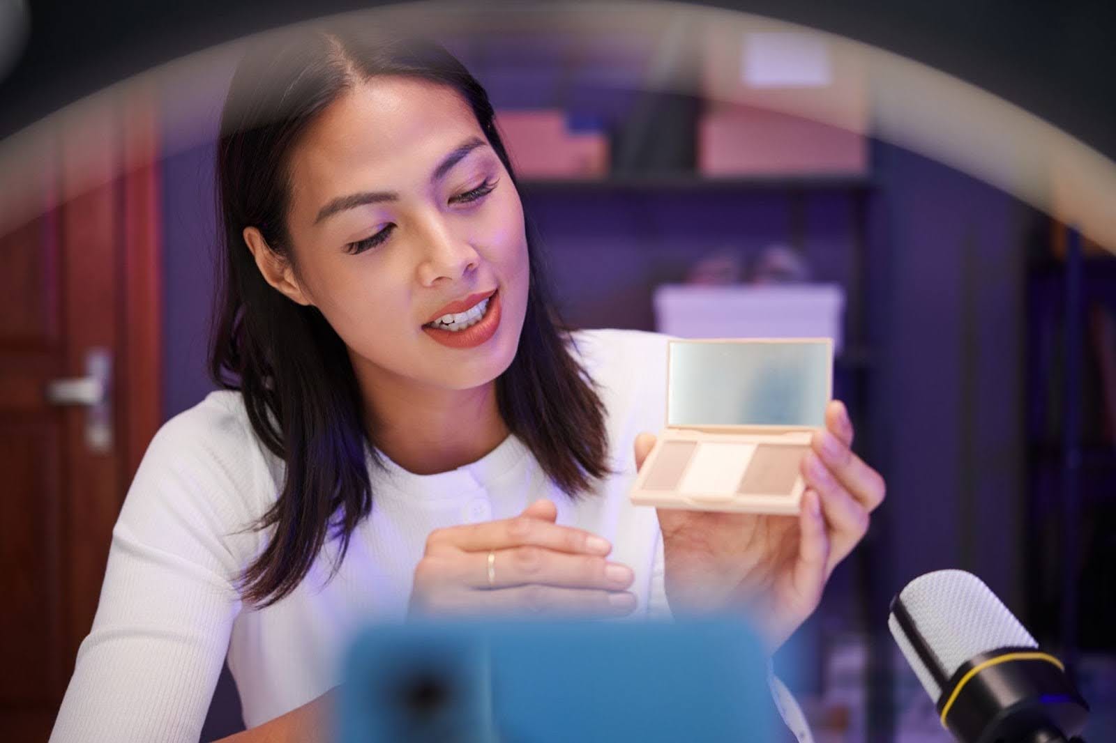 Leveraging AR in the Beauty and Fashion Industry for Digital Try-Ons
