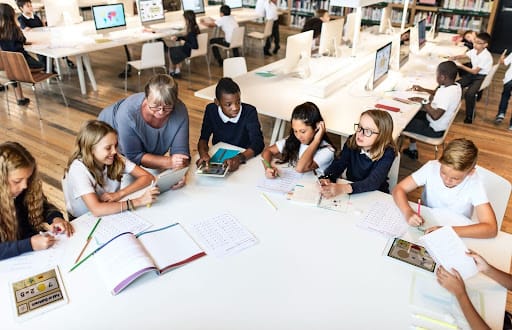 Mixed Reality in Education: How It Enhances Learning Experiences
