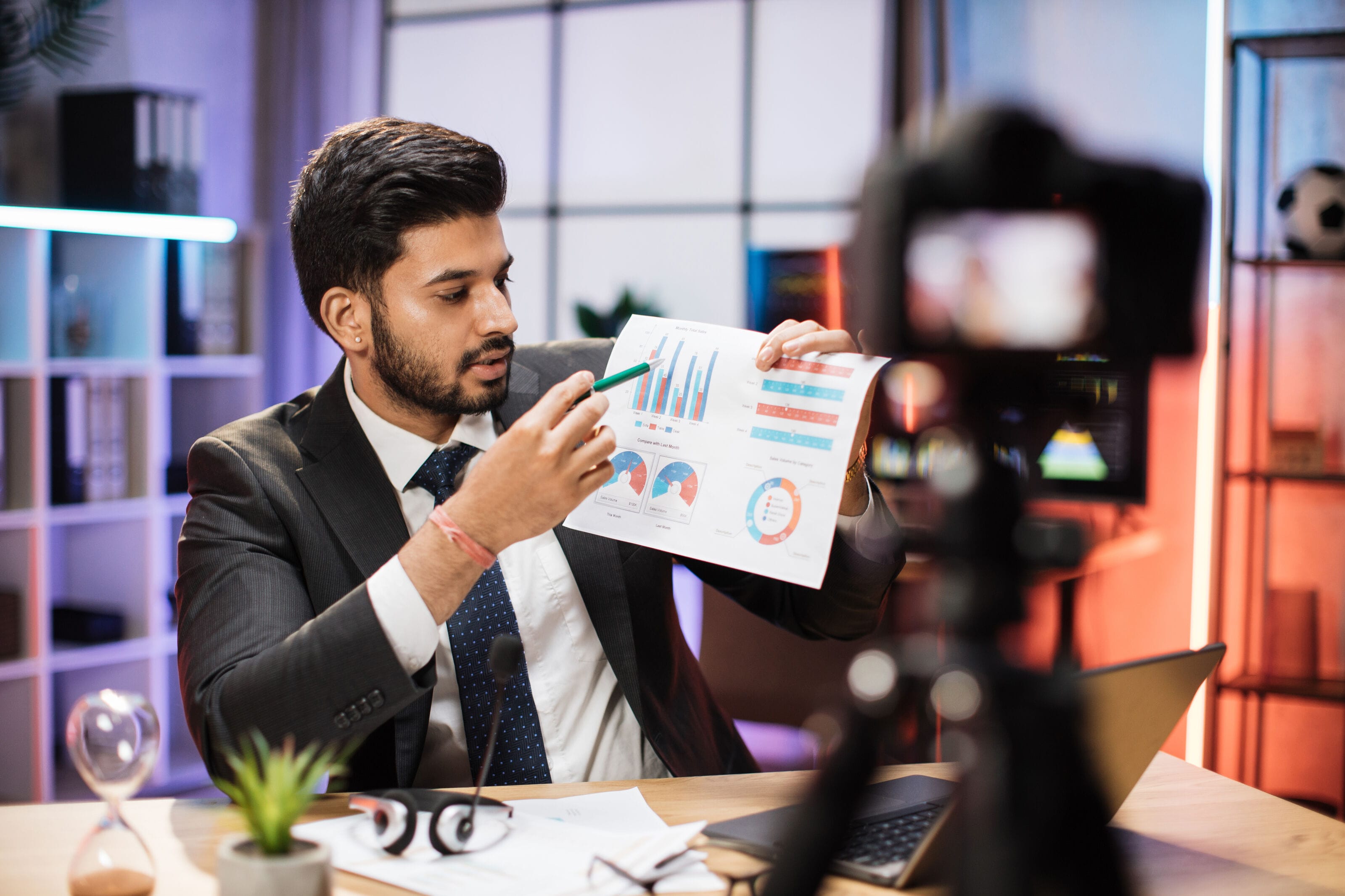 Mixed Reality Challenges and Opportunities in Marketing
