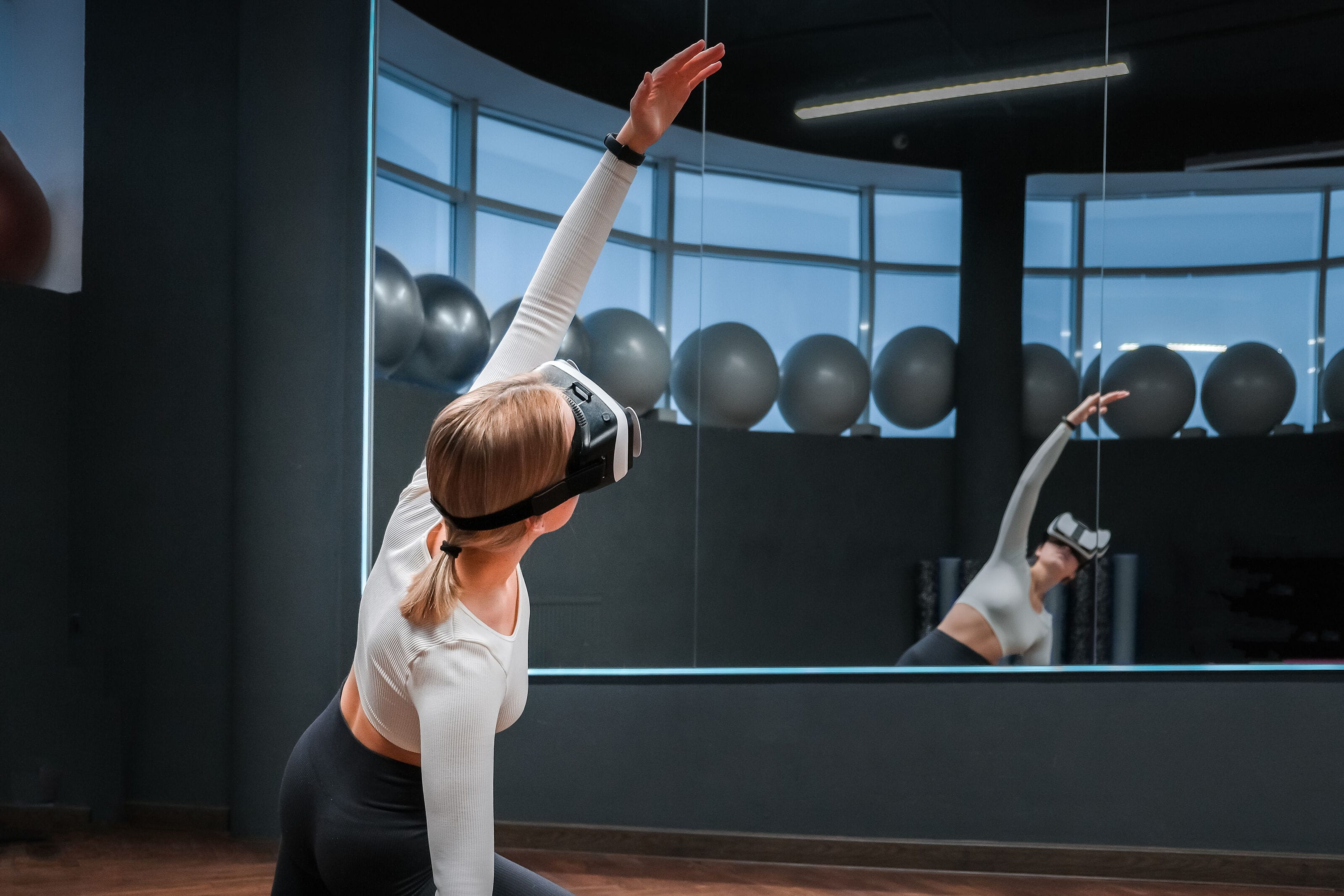 Virtual Reality in Fitness: A New Dimension to Staying Active

