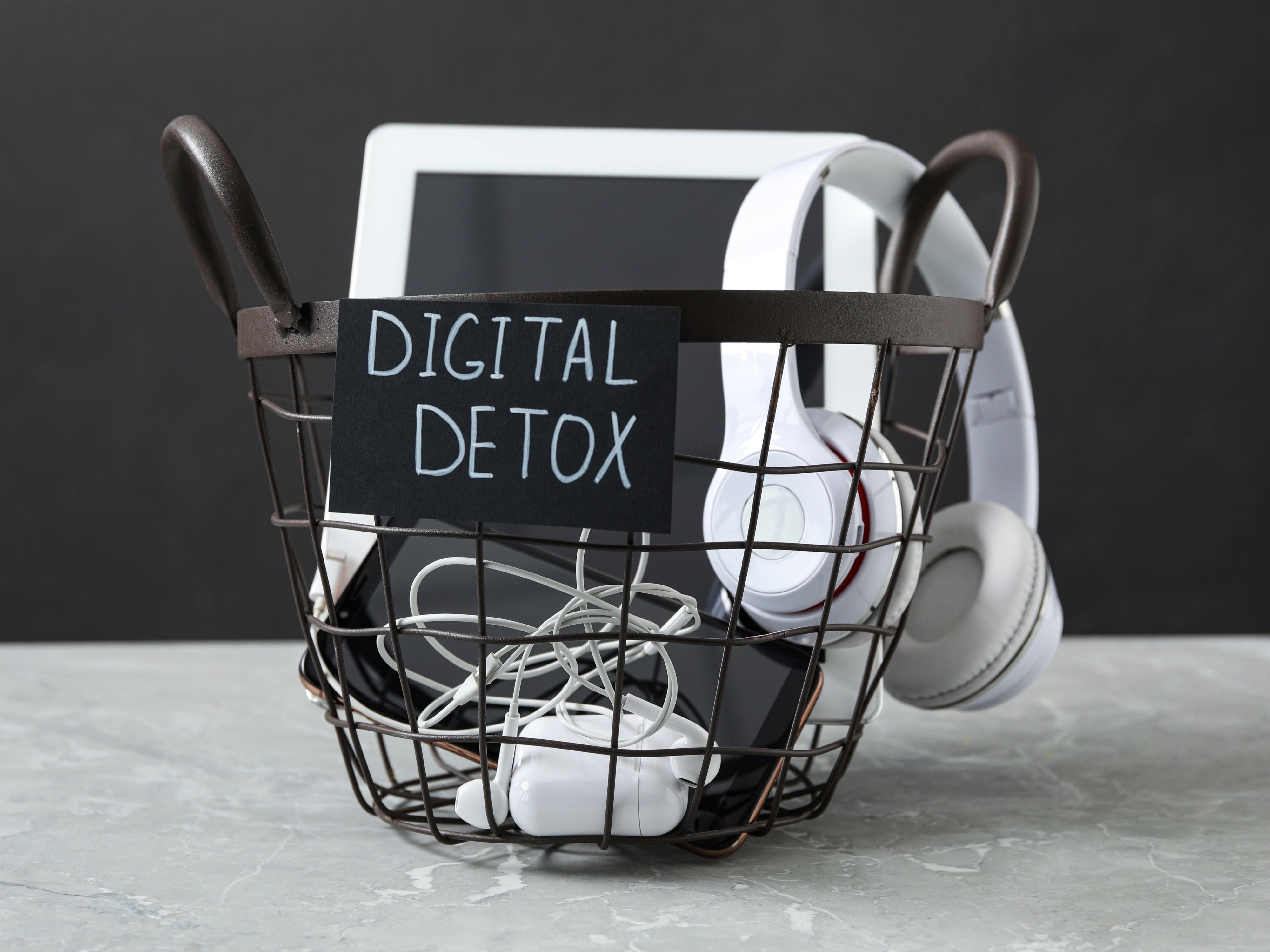 Digital Detox: How Reducing Screen Time Boosts Your Emotional Wellness