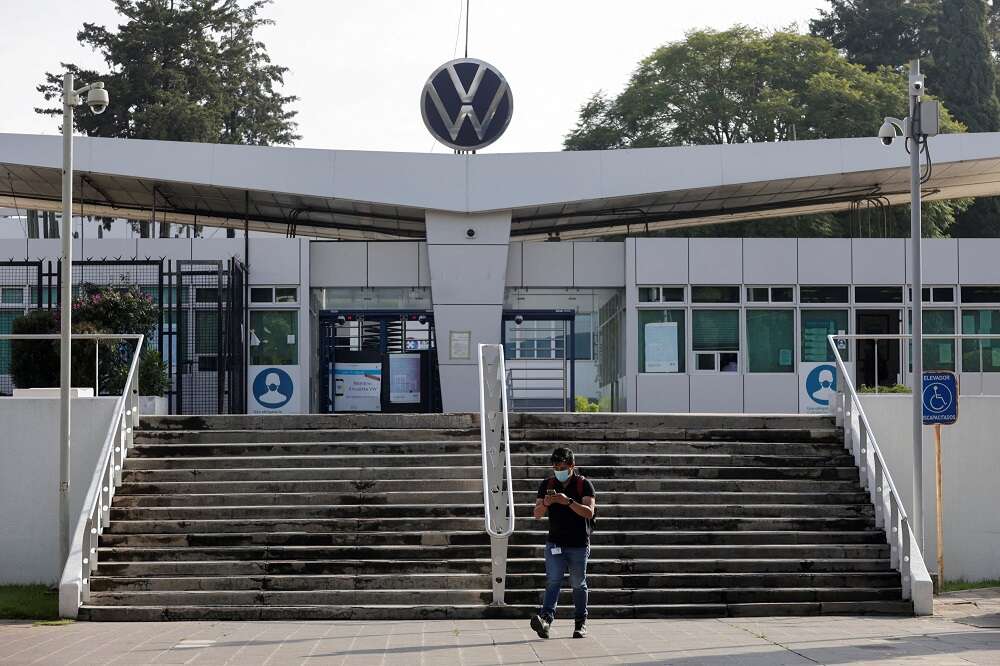 Volkswagen&#8217;s Mexico factory workers reject union pay deal
