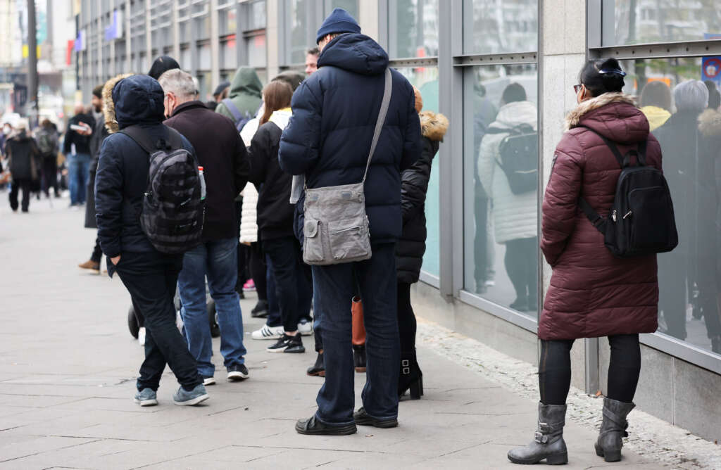Should you tell customers how long they’ll be queuing for this holiday season?