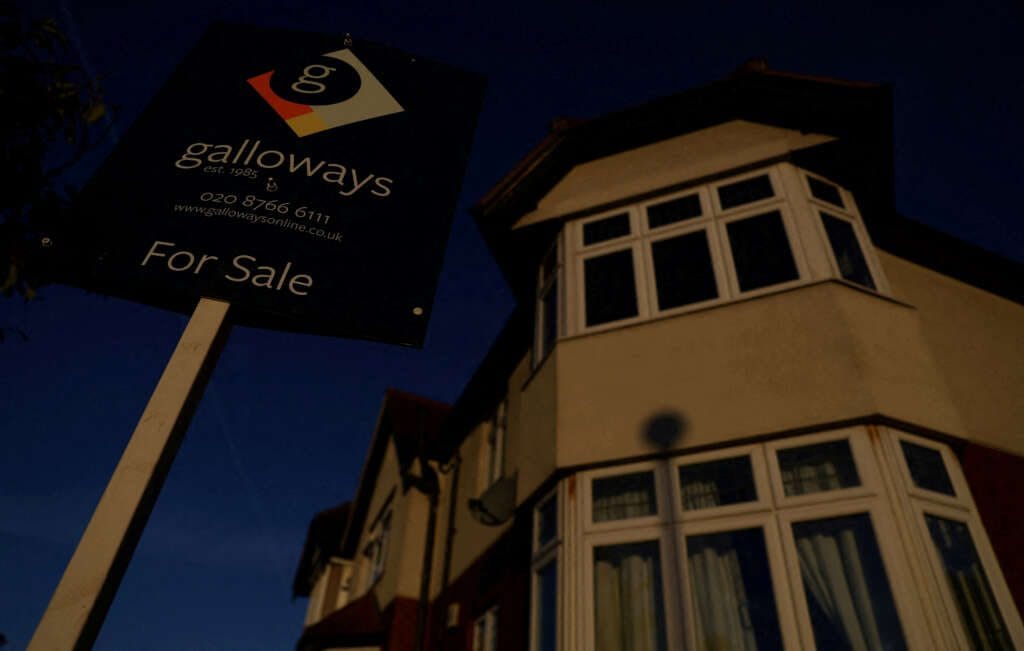 &#8216;Mini-budget&#8217; fallout hits UK house prices in October &#8211; Halifax