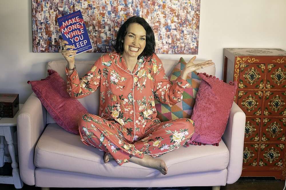 7 FIGURE BUSINESS OWNER JUGGLING CHALLENGING FAMILY LIFE ENCOURAGES US TO MAKE MONEY WHILST WE SLEEP TO BRING MORE BALANCE BACK FOR 2022