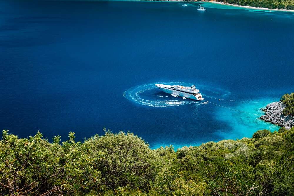 HELM BECOMES WORLD’S FIRST YACHTING HOLIDAYS SPECIALIST TO ACCEPT CRYPTO