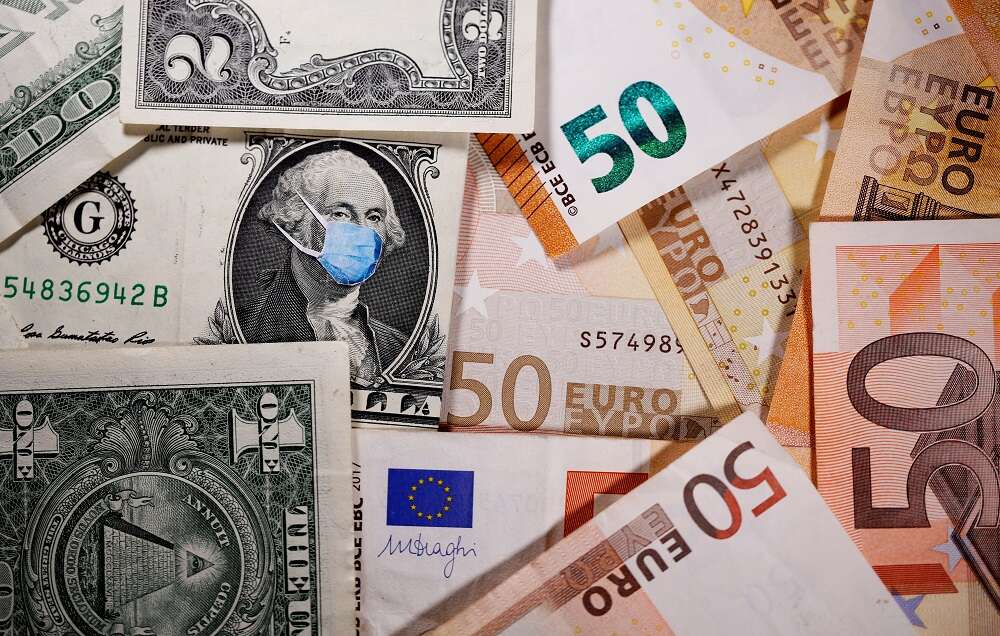 U.S. dollar falls as euro climbs in risky FX rout