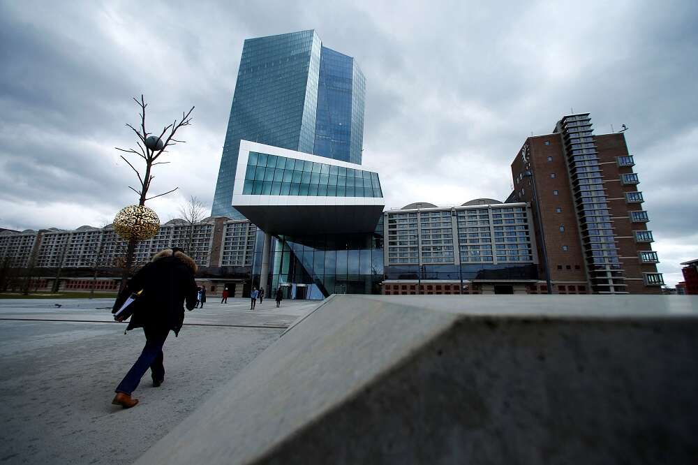 Analysis-Banks lag bond yield surge as recession worries trump cheap valuations