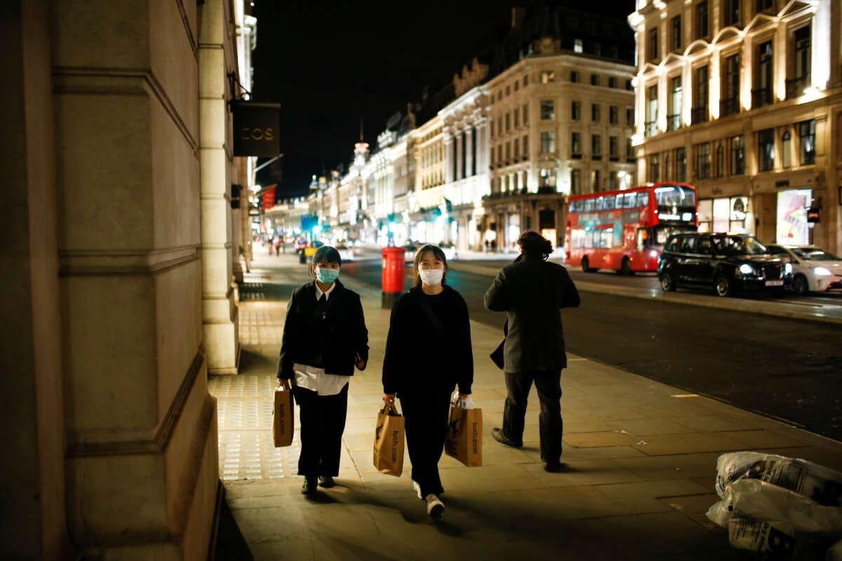 British health officials warn of difficult winter with flu and COVID