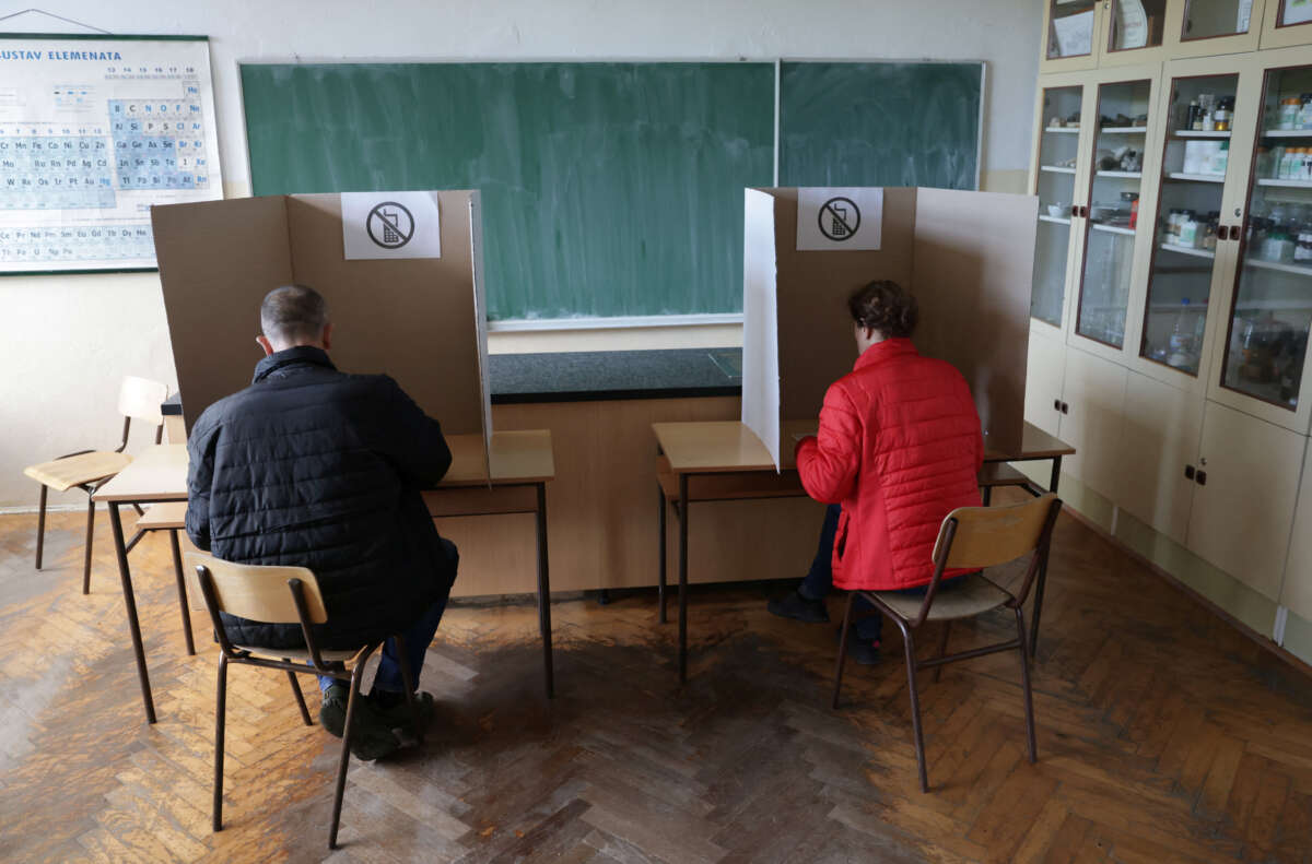 Moderate Bosniak candidate leads in race for presidency seat