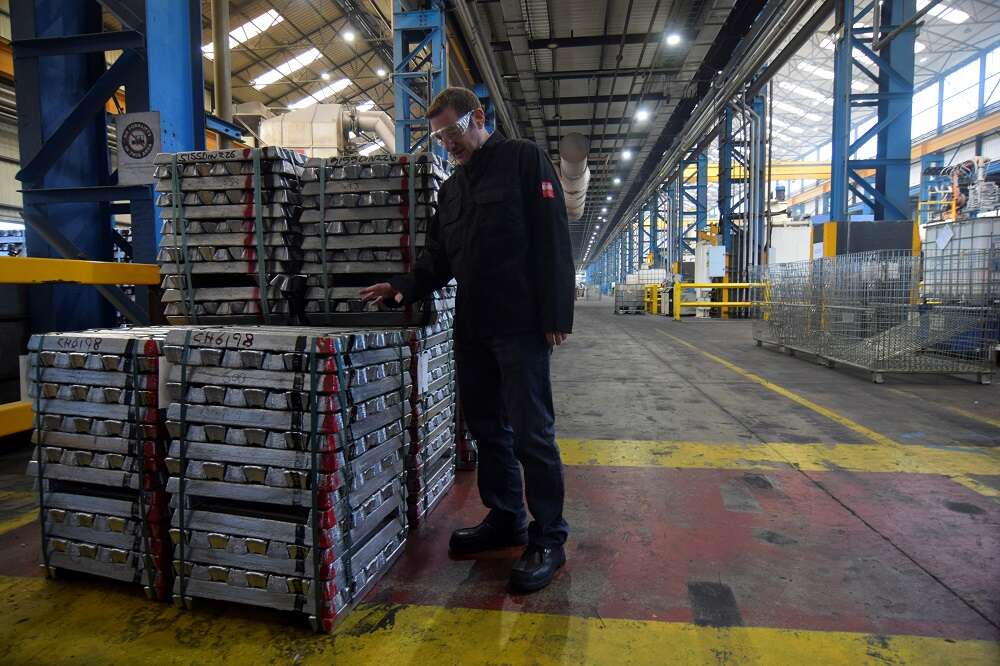 Engine parts makers must cross &#8216;valley of death&#8217; to reach EV era