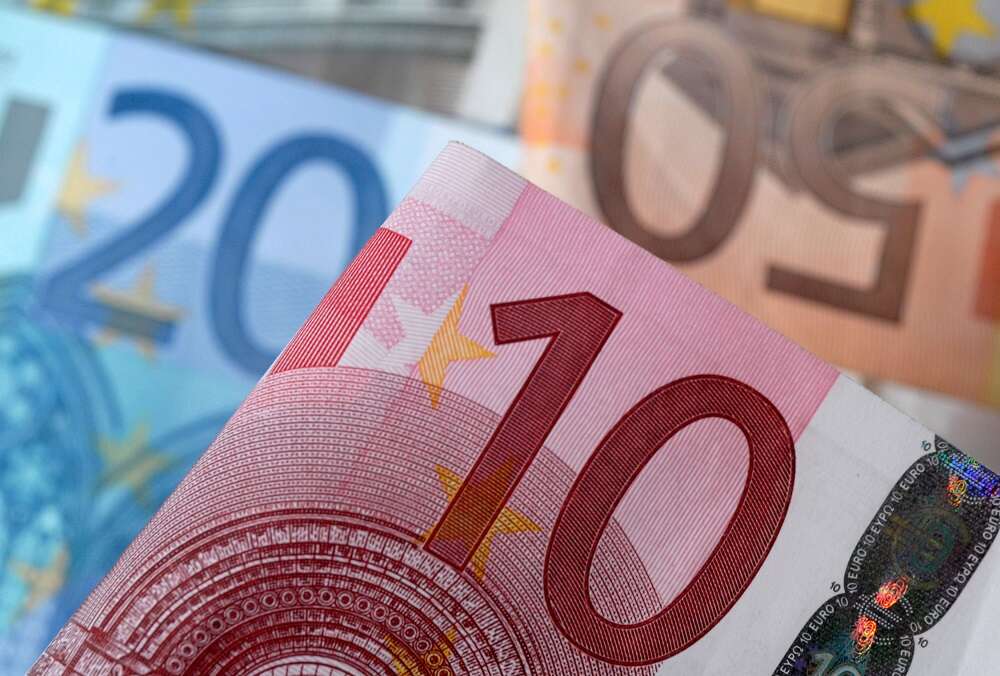 Euro zone bond yields rise after U.S. jobs data
