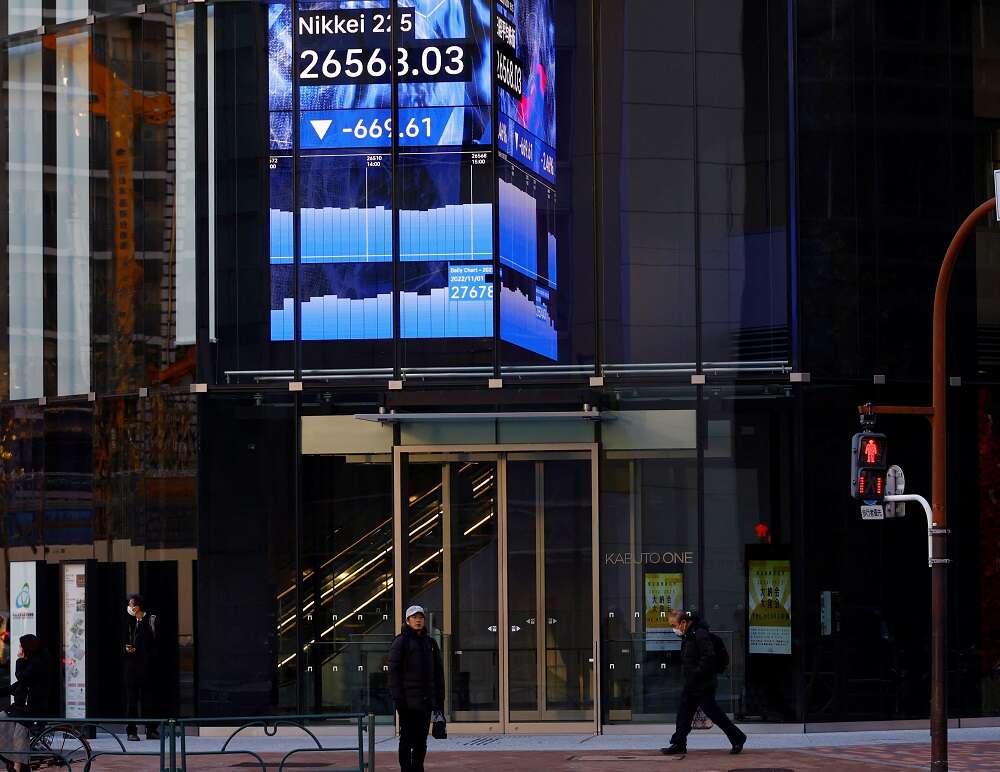 Stocks, dollar pause ahead of Powell, Biden speeches