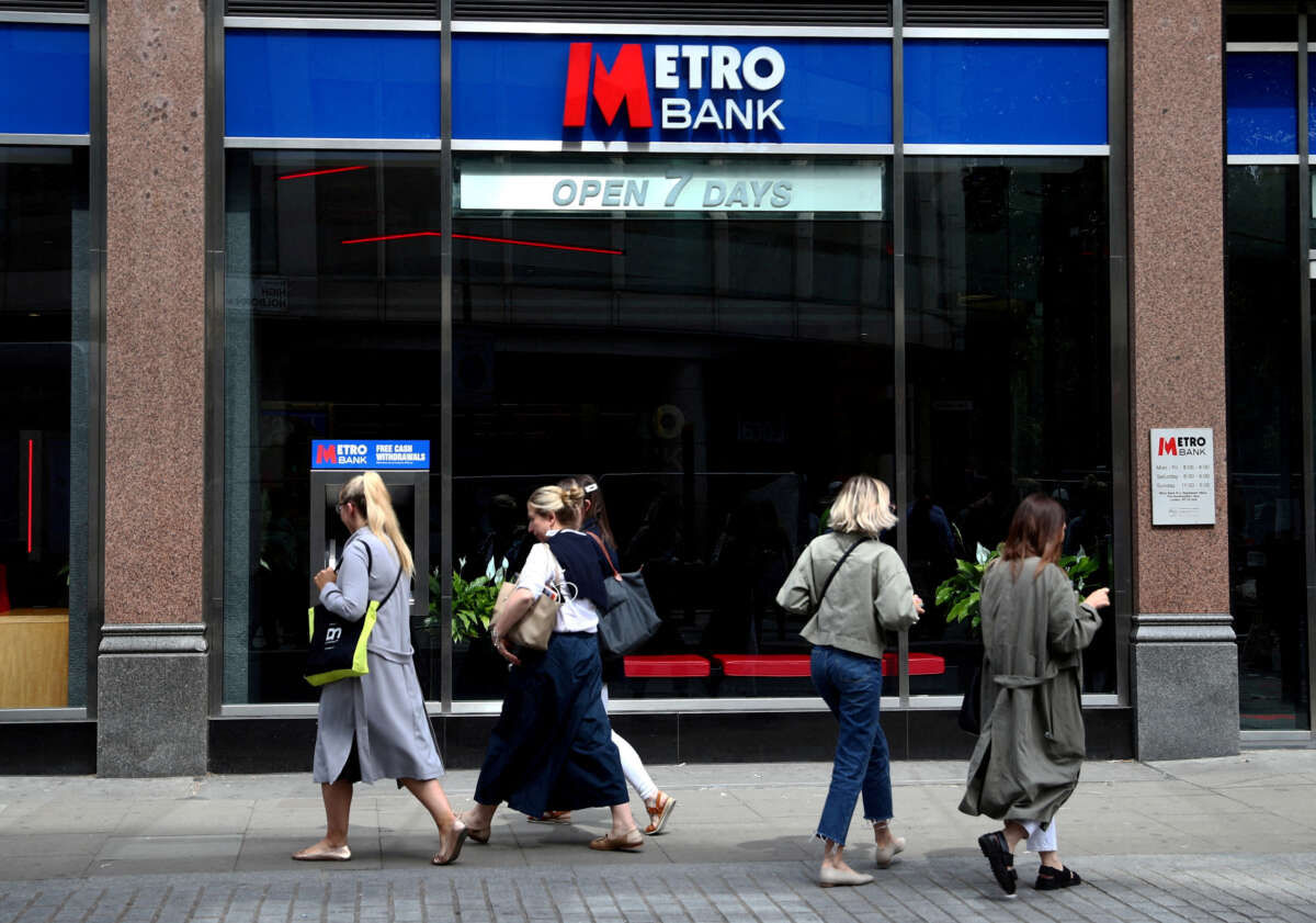 UK bank regulator still pressing for Metro plan by Monday &#8211; source