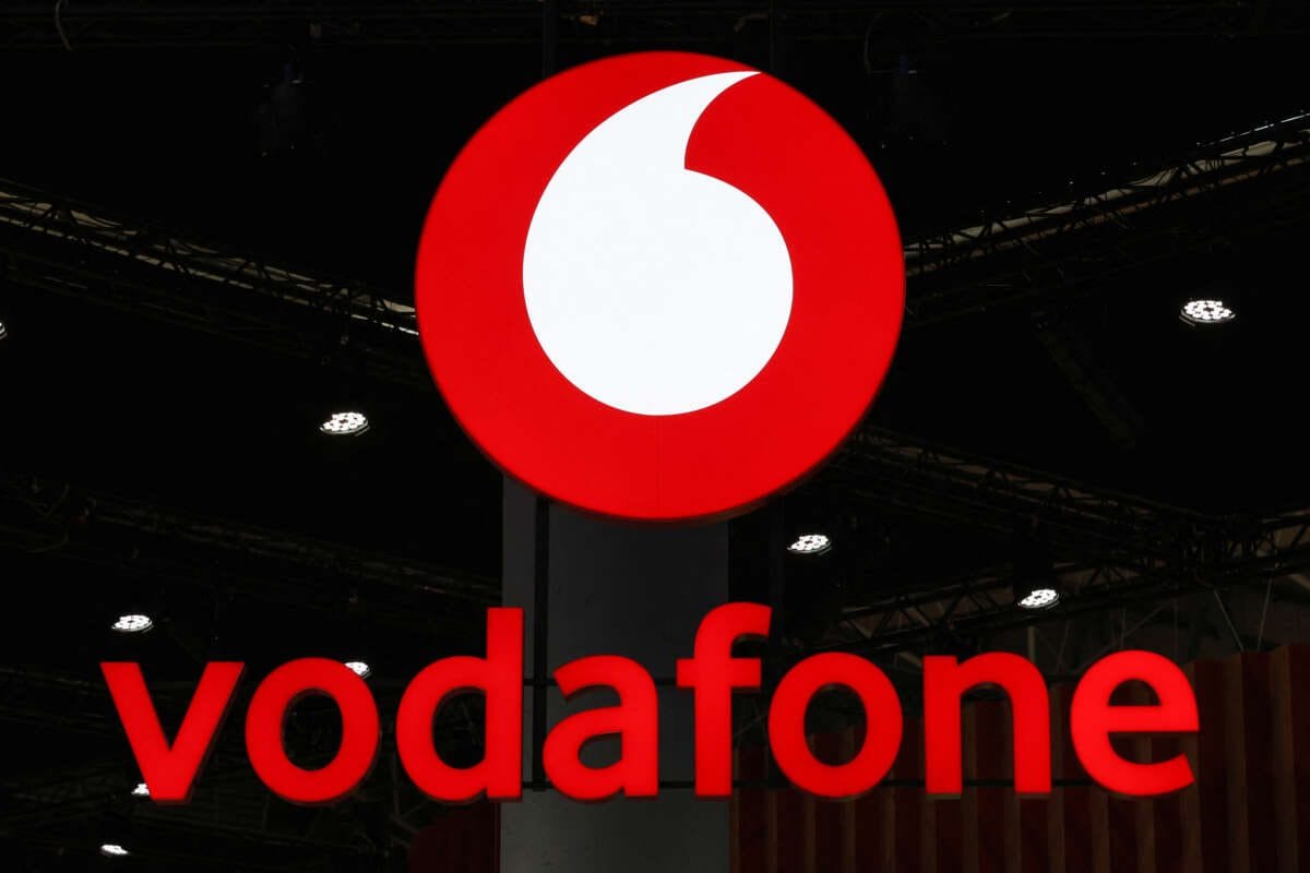 Apollo, JB Capital preparing bid for Vodafone&#8217;s Spanish unit, Expansion says