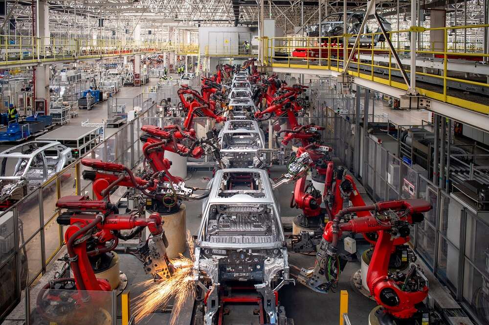 IMF says global economy &#8216;limping along&#8217;, cuts growth forecast for China, euro zone