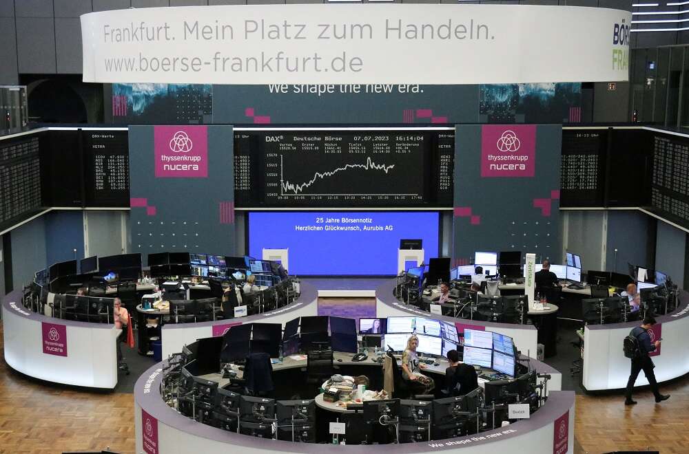 European shares slip amid downbeat earnings reports; UK stocks outperform