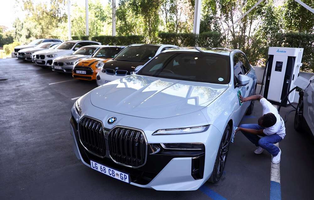 BMW says &#8216;no interest&#8217; in price war as order books bulge